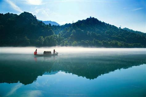 Das Dongting-See-Pavillon – Ein majestätischer Blick auf die Wasserwelt und legendäre Geschichten!