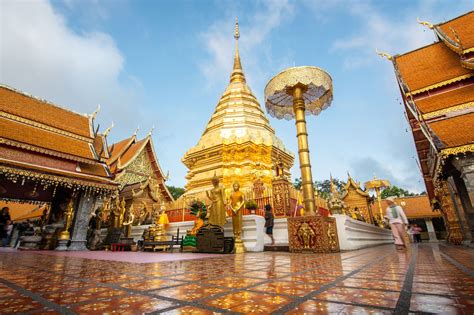 Der Wat Phra That Doi Suthep: Eine spirituelle Oase mit atemberaubenden Aussichten auf Chiang Mai!